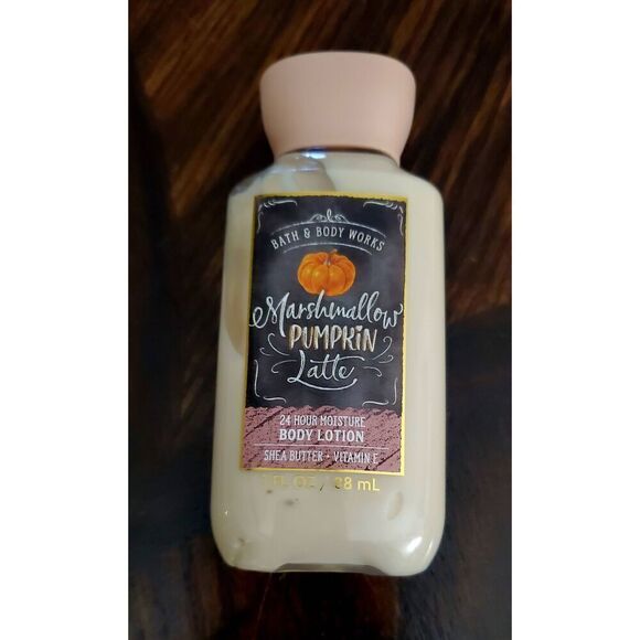 NEW BATH AND BODY WORKS SET - Picture 2 of 4